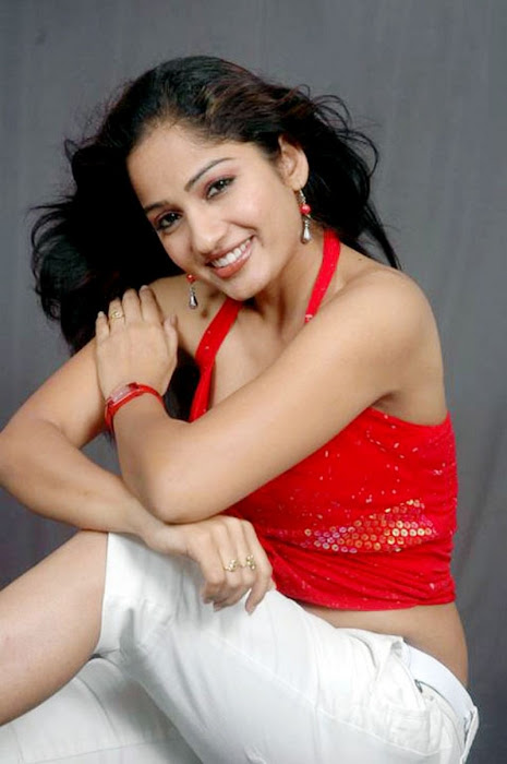 madhavi latha sizzles in redstights closeup views actress pics